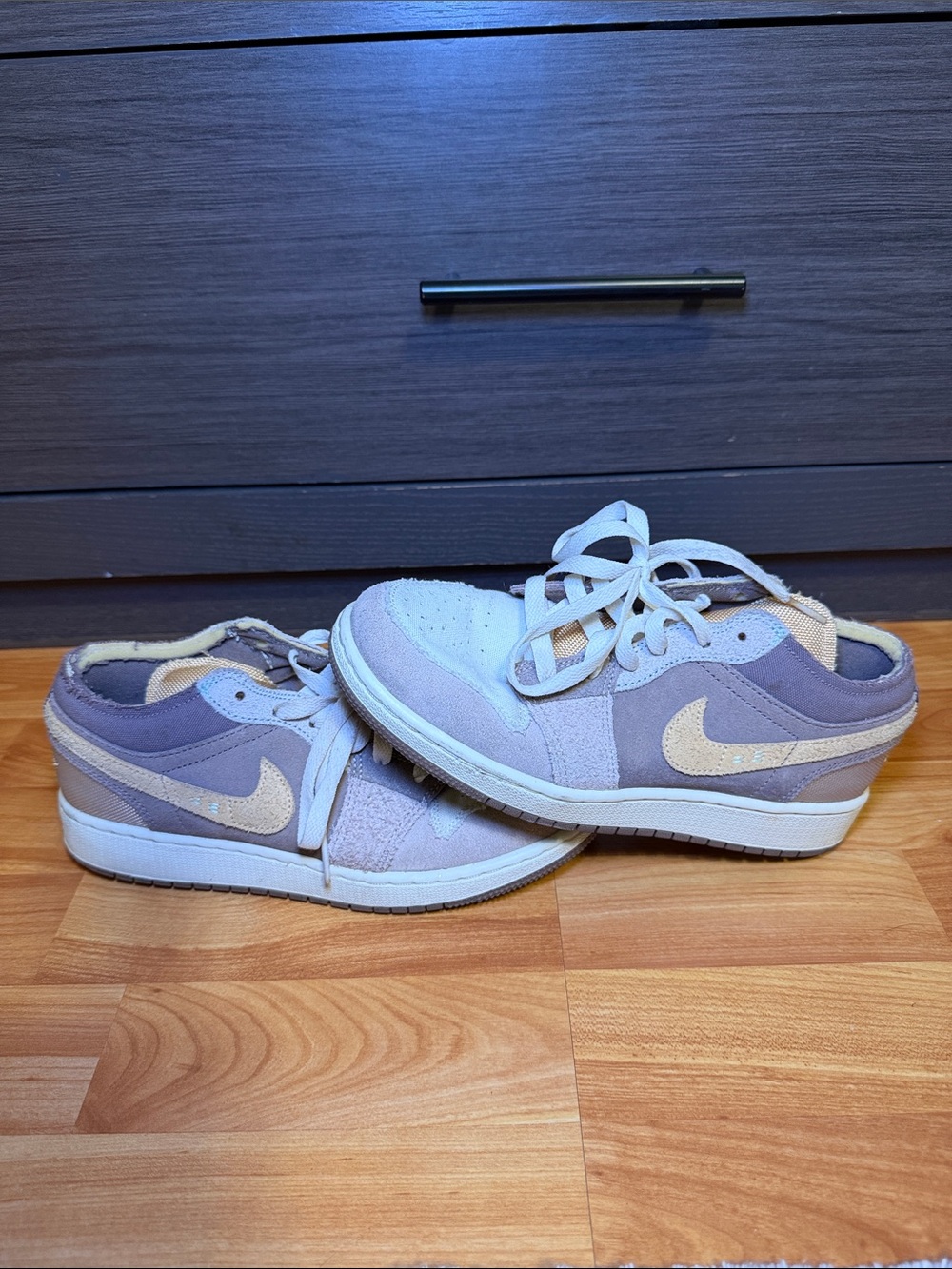 Nike Kids Low-Top Jordan Sneakers in Cream